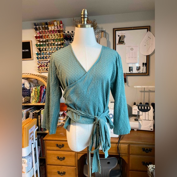 Wrap top with 3/4” sleeves green cotton blouse - Picture 1 of 12
